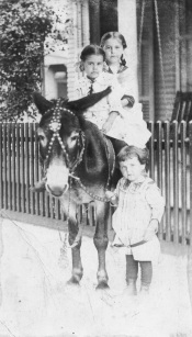 Anna, Millicent & Lucy circa 1913